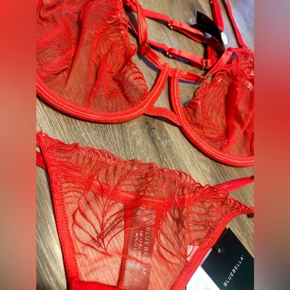 Blue Bella bra and thong set - Picture 2 of 8